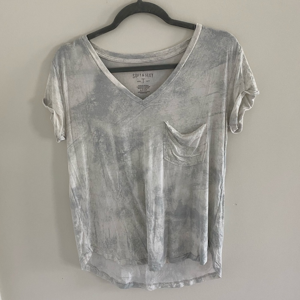 American Eagle tshirt